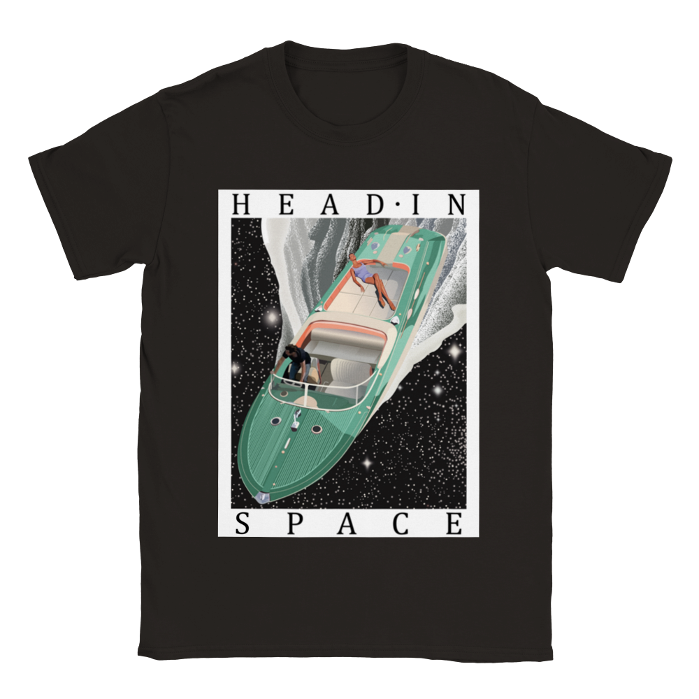 T-shirt graphic tees - Illustration impression textile science-fiction (sci fi) fantasy - Tshirt oversize yacht dans une galaxie rétrofuturisme - Femme sur bateau de luxe galaxy - Haut à manches courtes en coton avec impression - Beige vert kaki brun foncé gris noir - Taille S M L XL 2XL - Art digital printmaking art t shirt store