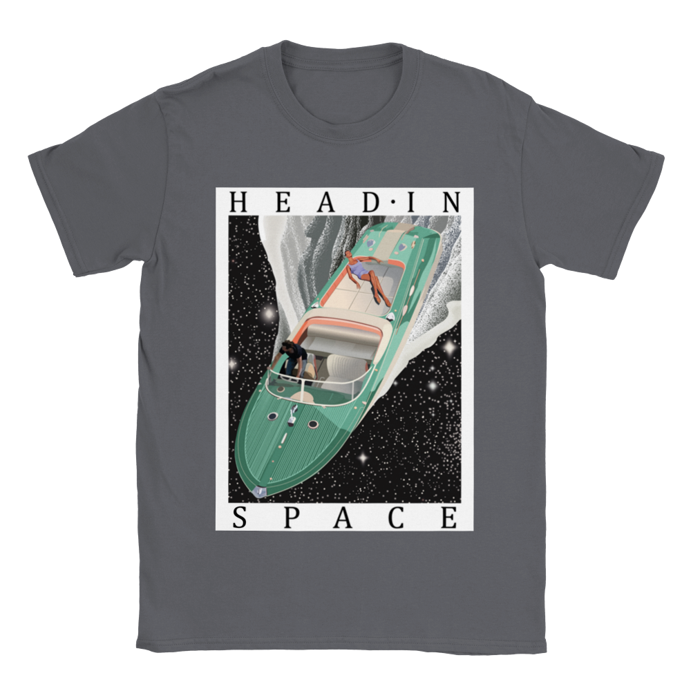 T-shirt graphic tees - Illustration impression textile science-fiction (sci fi) fantasy - Tshirt oversize yacht dans une galaxie rétrofuturisme - Femme sur bateau de luxe galaxy - Haut à manches courtes en coton avec impression - Beige vert kaki brun foncé gris noir - Taille S M L XL 2XL - Art digital printmaking art t shirt store