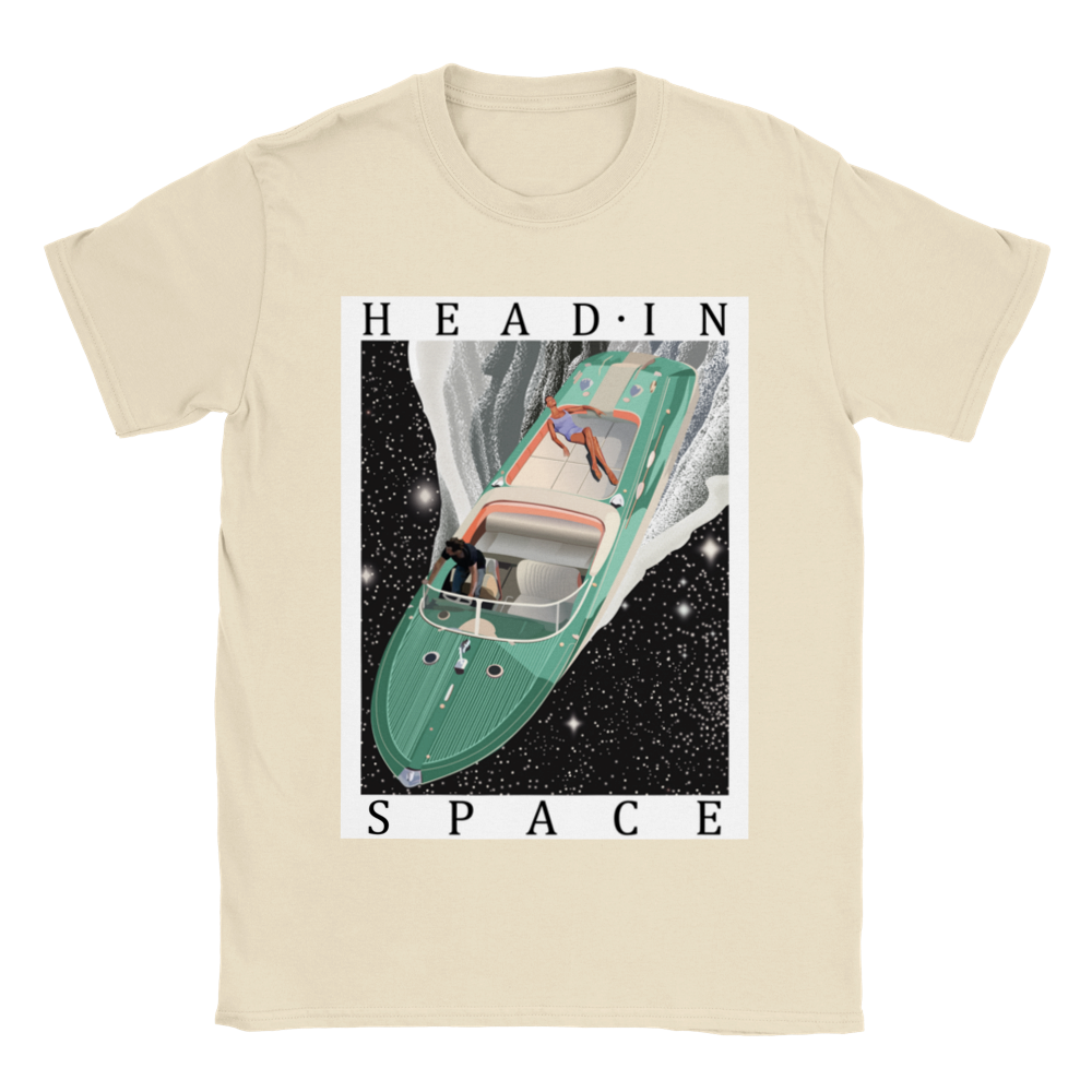 T-shirt graphic tees - Illustration impression textile science-fiction (sci fi) fantasy - Tshirt oversize yacht dans une galaxie rétrofuturisme - Femme sur bateau de luxe galaxy - Haut à manches courtes en coton avec impression - Beige vert kaki brun foncé gris noir - Taille S M L XL 2XL - Art digital printmaking art t shirt store