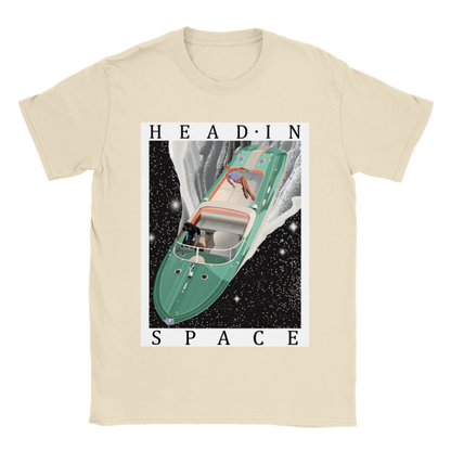 T-shirt graphic tees - Illustration impression textile science-fiction (sci fi) fantasy - Tshirt oversize yacht dans une galaxie rétrofuturisme - Femme sur bateau de luxe galaxy - Haut à manches courtes en coton avec impression - Beige vert kaki brun foncé gris noir - Taille S M L XL 2XL - Art digital printmaking art t shirt store
