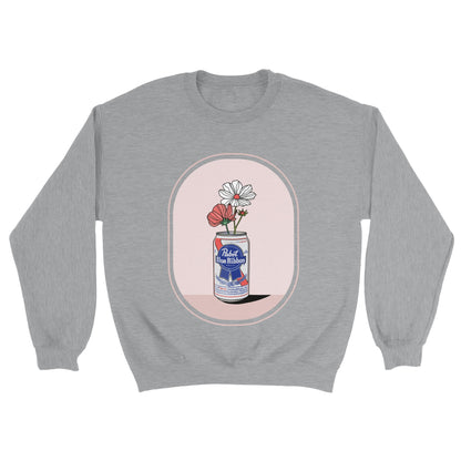 Sweatshirt crewneck gris grey, coton, polyester, illustration impression graphique numérique oeuvre d'art, digital art print, fleurs sauvages canette bière Pabst, wildflowers beer can, Oana Illustrations