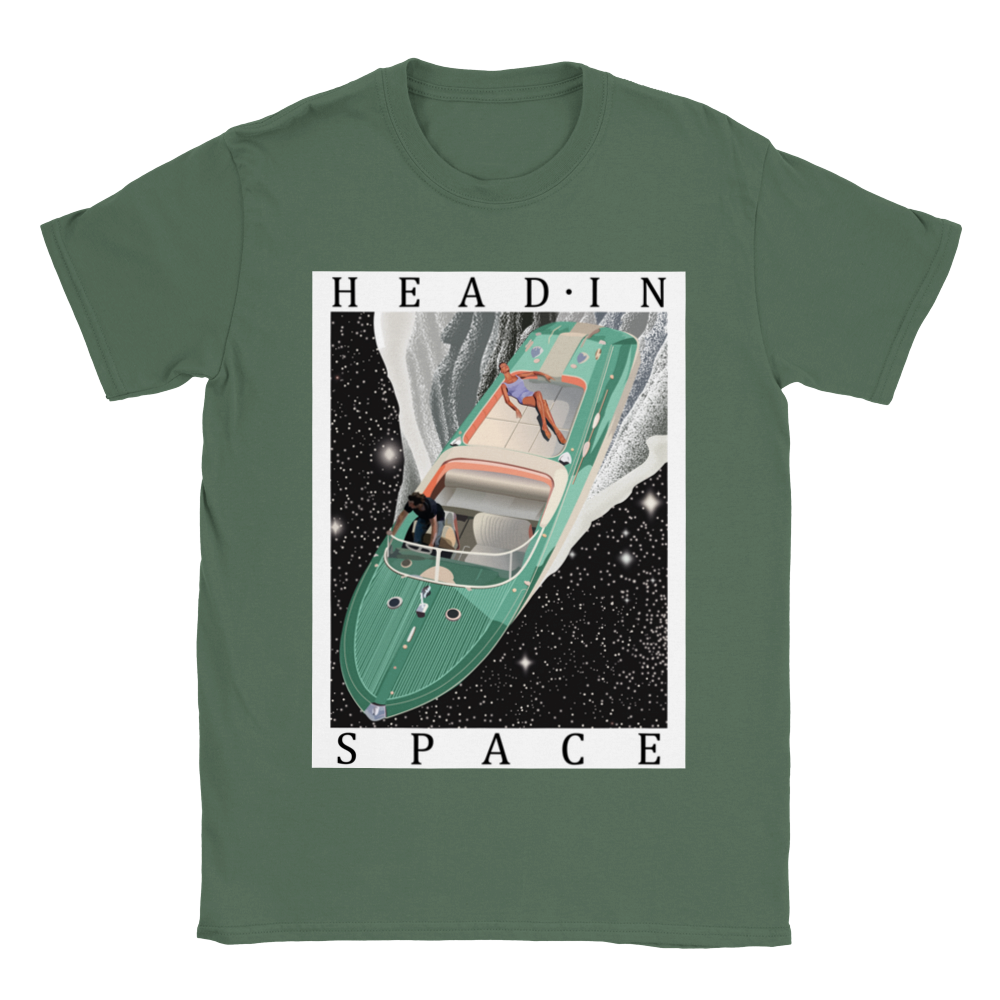 T-shirt graphic tees - Illustration impression textile science-fiction (sci fi) fantasy - Tshirt oversize yacht dans une galaxie rétrofuturisme - Femme sur bateau de luxe galaxy - Haut à manches courtes en coton avec impression - Beige vert kaki brun foncé gris noir - Taille S M L XL 2XL - Art digital printmaking art t shirt store
