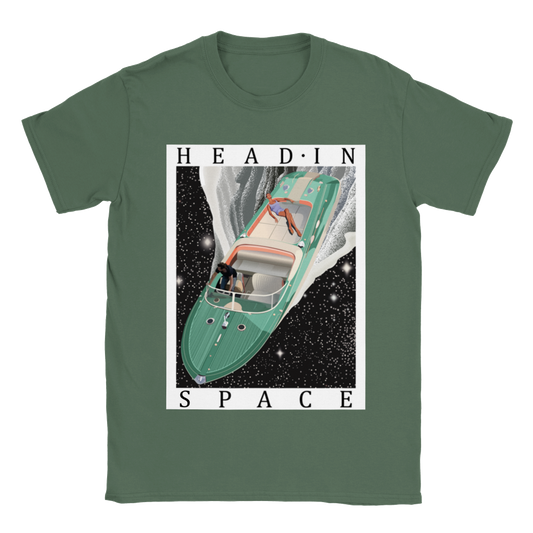 T-shirt graphic tees - Illustration impression textile science-fiction (sci fi) fantasy - Tshirt oversize yacht dans une galaxie rétrofuturisme - Femme sur bateau de luxe galaxy - Haut à manches courtes en coton avec impression - Beige vert kaki brun foncé gris noir - Taille S M L XL 2XL - Art digital printmaking art t shirt store